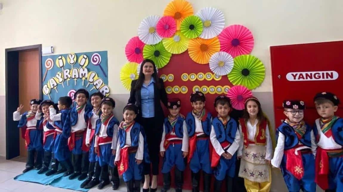 Türkiye Büyük Millet Meclisinin kuruluşunun, bu kutlu günün çocuklara armağan edilişinin 104. Yılı kutlamaları tüm ülkede olduğu gibi okulumuzda da coşkuyla kutlandı. 