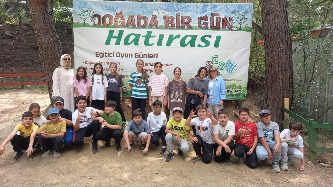 Doğada bir gün etkinliklerine katılan öğrencilerimiz doyasıya eğlendiler.