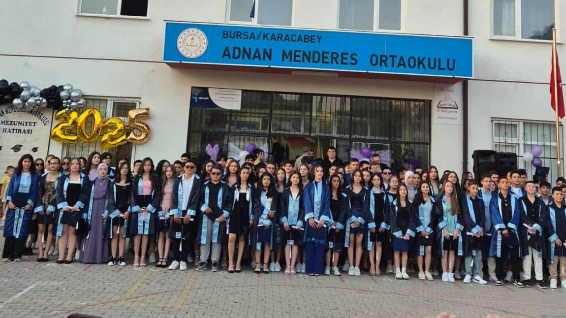 Bugün, birlikte attığımız her adımın, her kahkahanın ve her vedanın kalbimizde iz bıraktığı bir yolculuğun son günü.